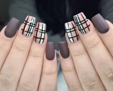 21 Elegant Burberry Nails [Trends 2023]