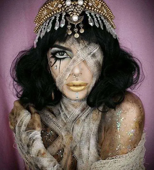 Glamorous Mummy Halloween Makeup