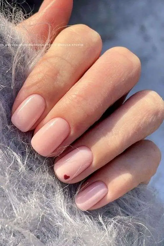 simple short valetines day nails