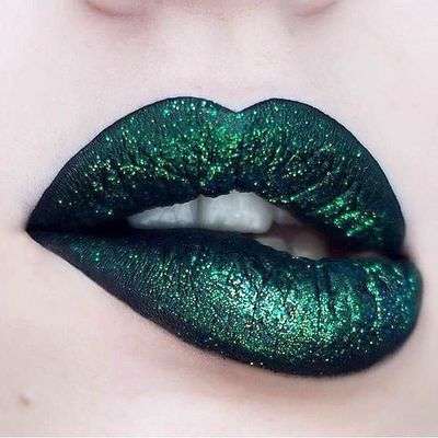 Dark Green Glitter Lips St Patrick'S Day Makeup Looks