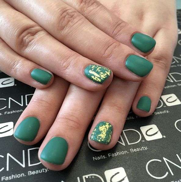 Green &Amp; Gold Leaf St Patrick's Day Nail Designs