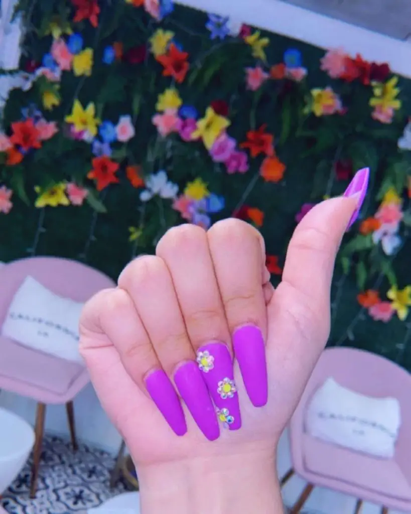 Long Neon Purple Coffin Nails With Daisy