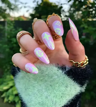 21 Glamorous Neon Purple Nails [With Video Tutorial]
