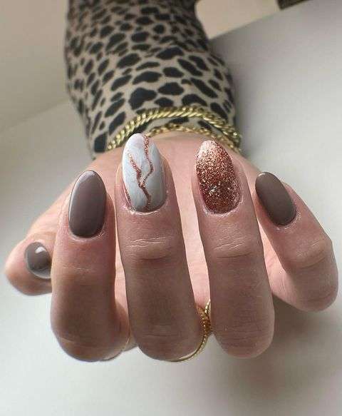 Brown Marble Nails With Copper
