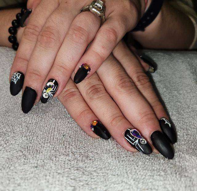 Sparkly And Spooky Halloween Nails