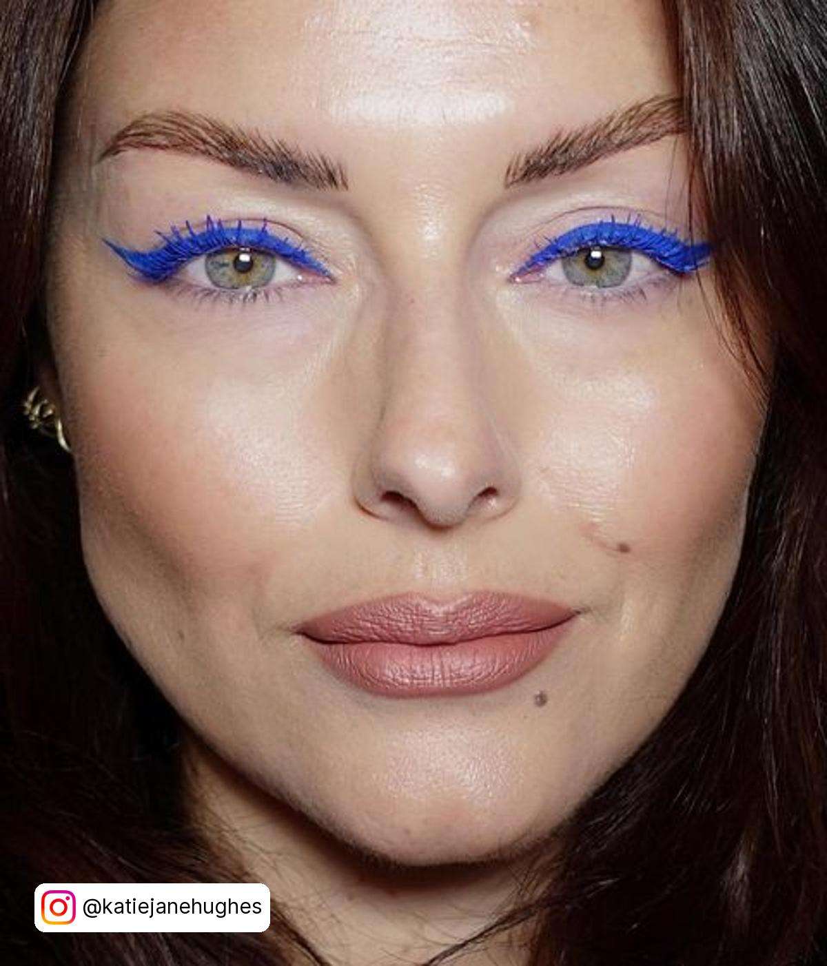 Simple Royal Blue Makeup Looks