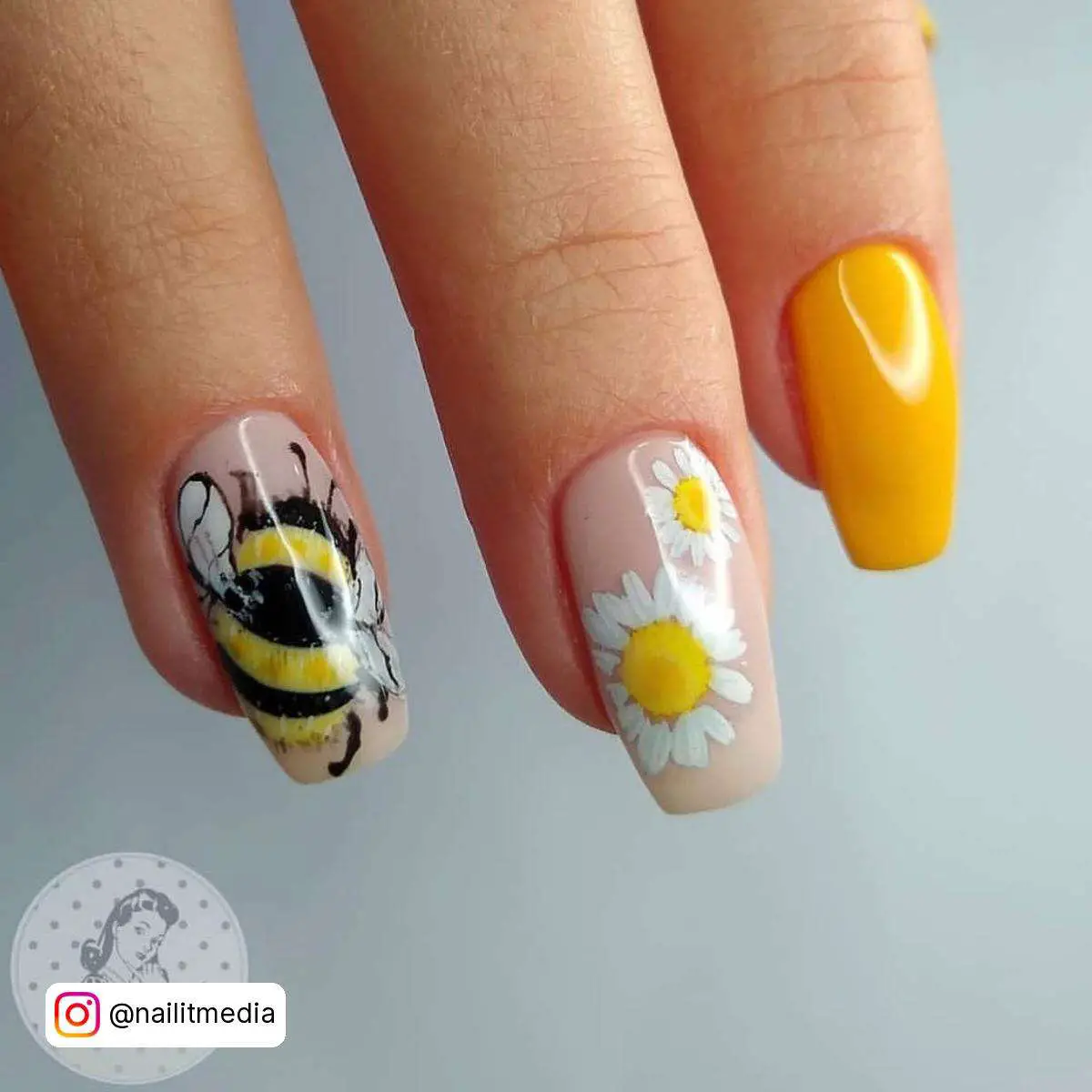 Bumble Bee Nail Art