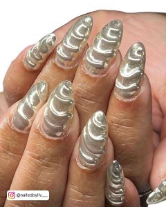 Oval 3D Silver Gel Effect Chrome Nails With Swirl Pattern