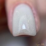 White With Gold Glitter On Short Nails