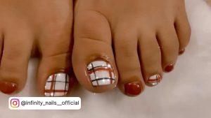 Nails Brown And White With Burberry Pattern On One Toe Nail