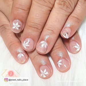 White Flower Nail Design For A Simple Look