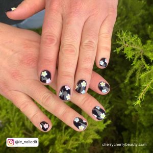 Black Short Nails Ideas With Flowers