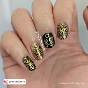 Cute Black And Gold Nails