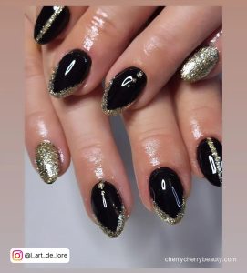 Short Black And Gold Gel Nails