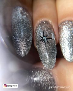 Silver Chrome And Glitter Nails With A Star On One Finger