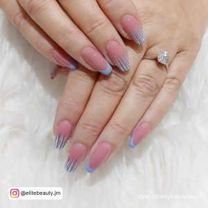 Trendy Summer Color Acrylic Nails With Blue Tips Over White Fur