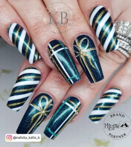 Green Christmas Nails Designs