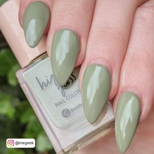 Light Sage Green Nails