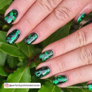 Nail Art Black And Green In Almond Shape