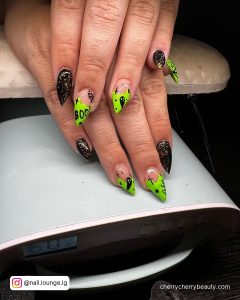 Nail Art Green And Black In Stiletto Shape