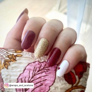 Red And Gold Christmas Nail Designs