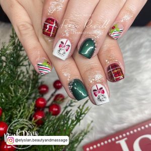 Christmas Designs For Short Nails