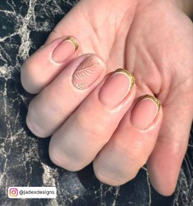 French Nails Gold