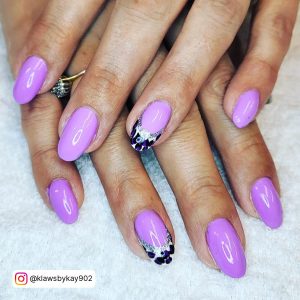 Light Purple Sparkle Nails